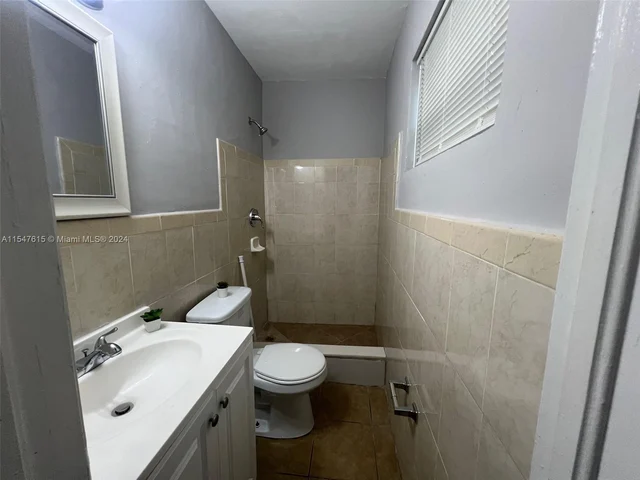 5801 Park Dr, Margate FL 33063