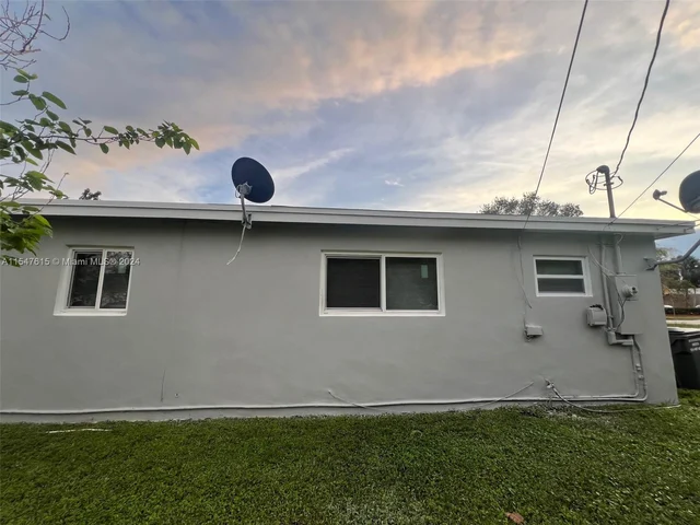 5801 Park Dr, Margate FL 33063