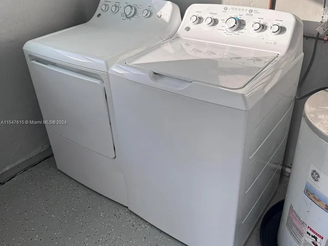 5801 Park Dr, Margate FL 33063