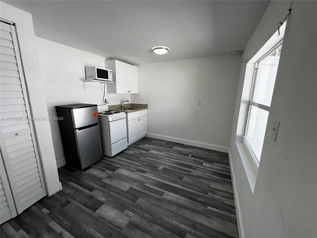 513 Franklin Rd, West Palm Beach FL 33405