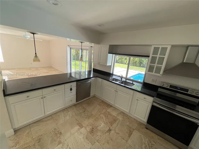 7361 SW 117 TER, Pinecrest FL 33156