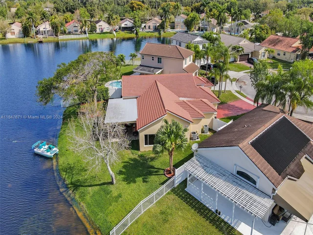 18492 NW 24th St, Pembroke Pines FL 33029