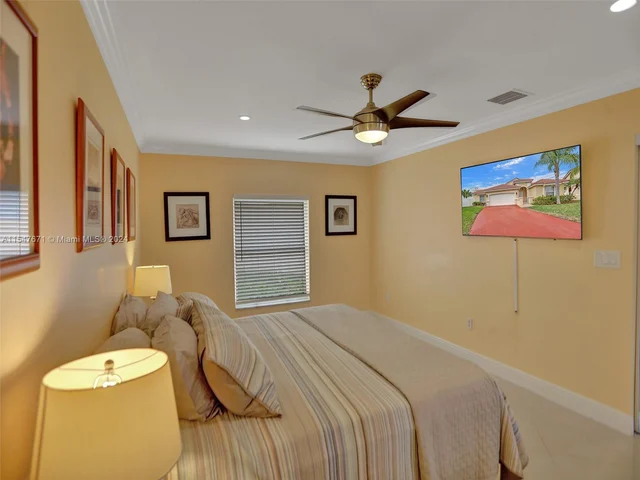 18492 NW 24th St, Pembroke Pines FL 33029