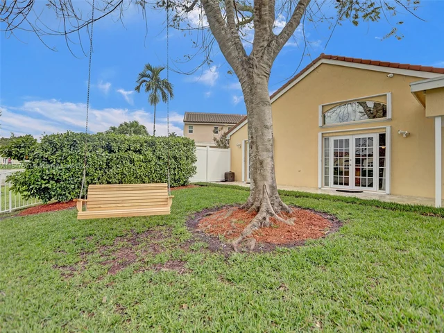 18492 NW 24th St, Pembroke Pines FL 33029