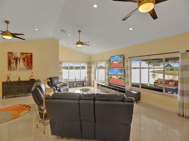 18492 NW 24th St, Pembroke Pines FL 33029