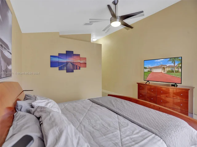 18492 NW 24th St, Pembroke Pines FL 33029