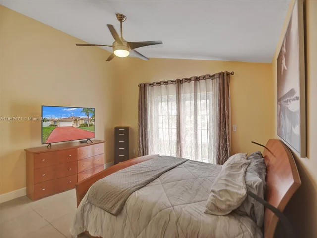 18492 NW 24th St, Pembroke Pines FL 33029