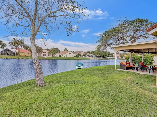 18492 NW 24th St, Pembroke Pines FL 33029