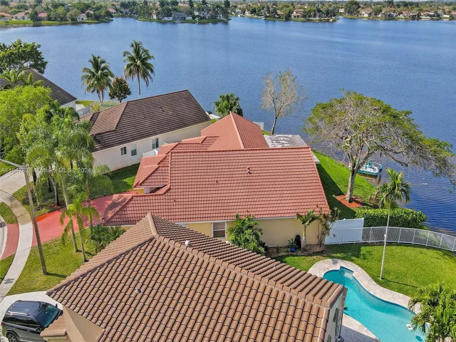 18492 NW 24th St, Pembroke Pines FL 33029