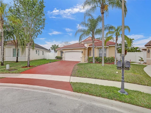 18492 NW 24th St, Pembroke Pines FL 33029