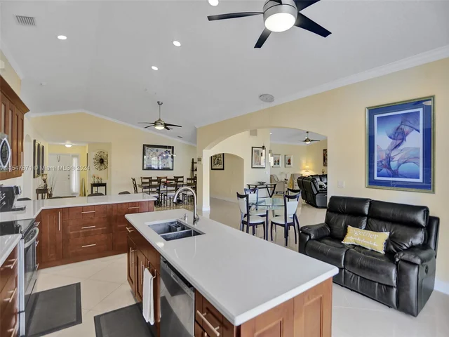 18492 NW 24th St, Pembroke Pines FL 33029