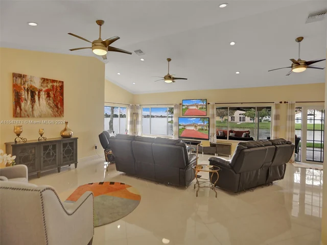 18492 NW 24th St, Pembroke Pines FL 33029