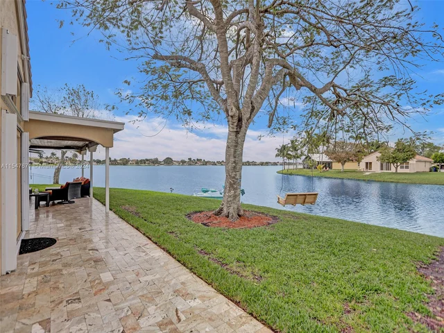 18492 NW 24th St, Pembroke Pines FL 33029