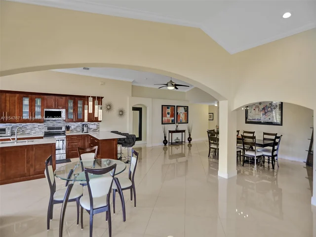 18492 NW 24th St, Pembroke Pines FL 33029