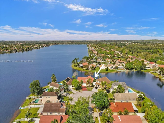 18492 NW 24th St, Pembroke Pines FL 33029