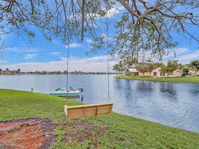 18492 NW 24th St, Pembroke Pines FL 33029