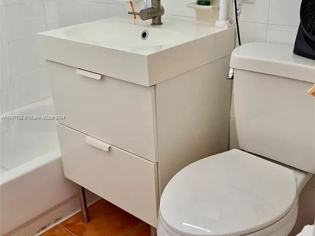 7300 Ocean Ter # 100, Miami Beach FL 33141