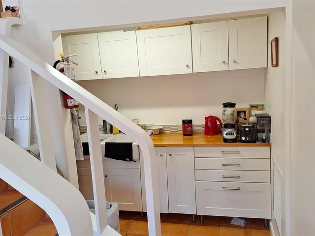 7300 Ocean Ter # 100, Miami Beach FL 33141