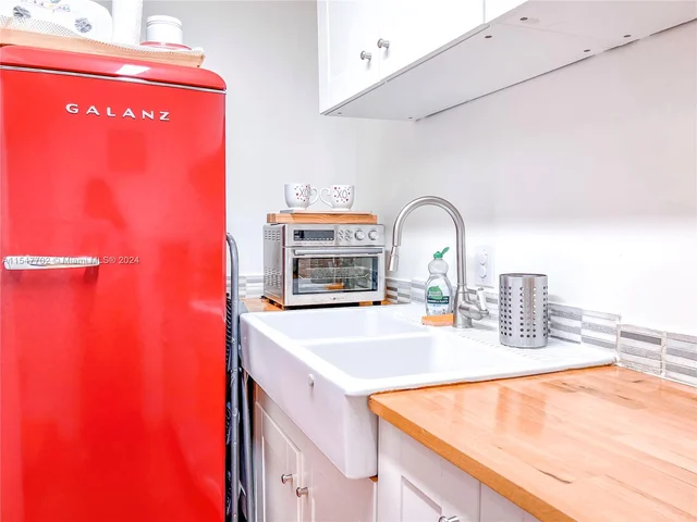 7300 Ocean Ter # 100, Miami Beach FL 33141