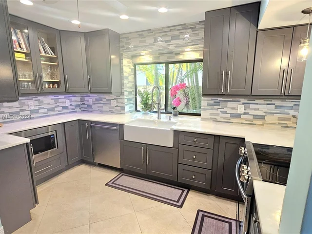 3851 NW 7th Pl, Deerfield Beach FL 33442