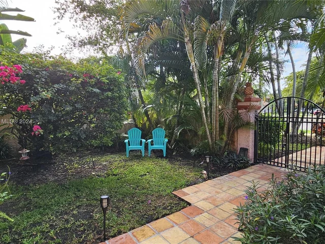 3851 NW 7th Pl, Deerfield Beach FL 33442