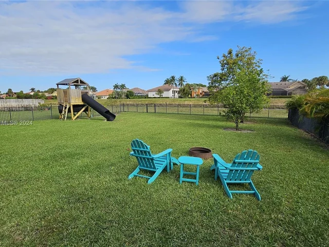 3851 NW 7th Pl, Deerfield Beach FL 33442