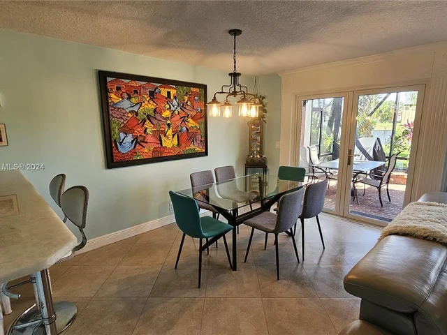 3851 NW 7th Pl, Deerfield Beach FL 33442