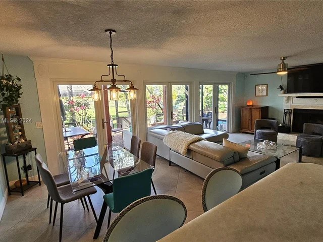 3851 NW 7th Pl, Deerfield Beach FL 33442