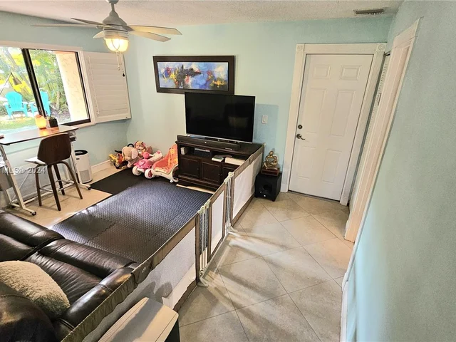 3851 NW 7th Pl, Deerfield Beach FL 33442