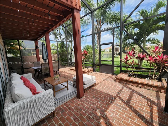 3851 NW 7th Pl, Deerfield Beach FL 33442