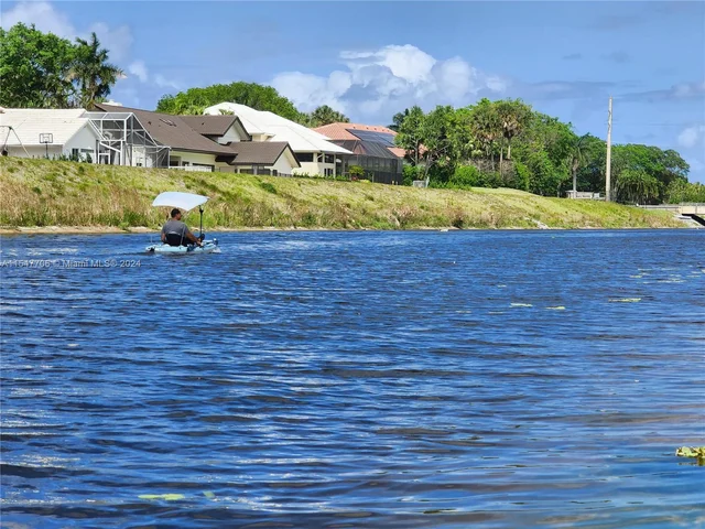 3851 NW 7th Pl, Deerfield Beach FL 33442