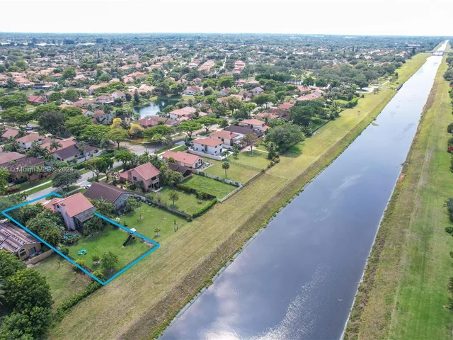 3851 NW 7th Pl, Deerfield Beach FL 33442