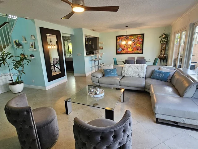 3851 NW 7th Pl, Deerfield Beach FL 33442