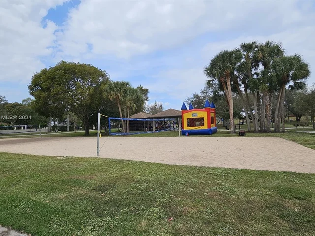 3851 NW 7th Pl, Deerfield Beach FL 33442