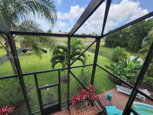 3851 NW 7th Pl, Deerfield Beach FL 33442