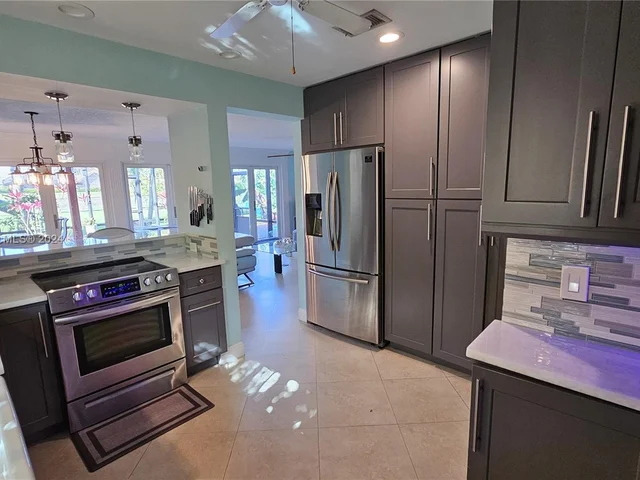 3851 NW 7th Pl, Deerfield Beach FL 33442