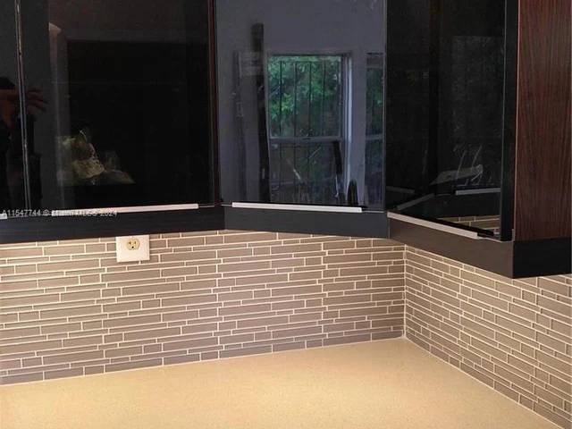 1730 NW 51st St, Miami FL 33142