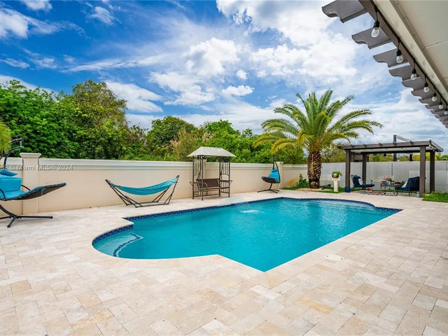 266 SE 23rd Ter, Homestead FL 33033