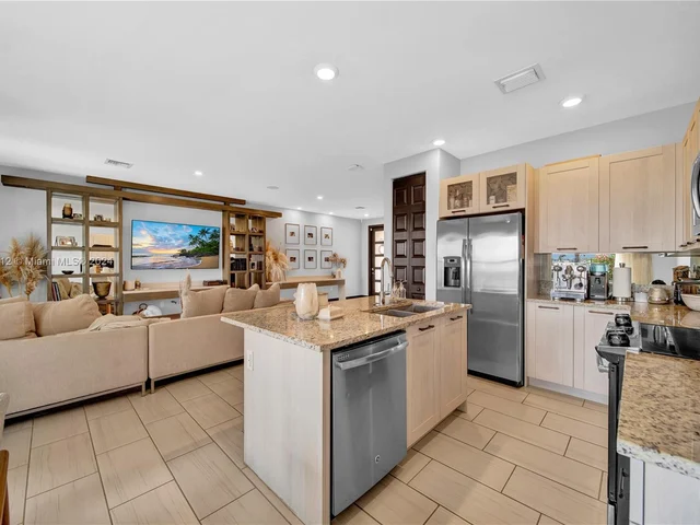 15785 NW 91st Ct # 15785, Miami Lakes FL 33018