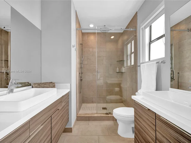 15785 NW 91st Ct # 15785, Miami Lakes FL 33018