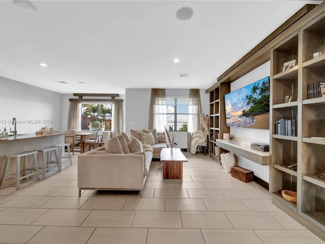 15785 NW 91st Ct # 15785, Miami Lakes FL 33018