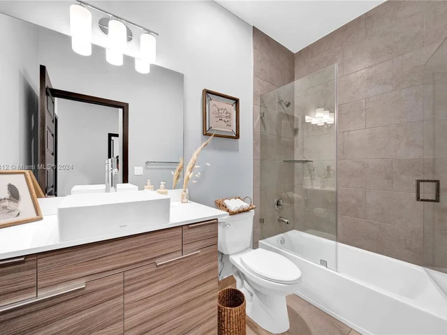 15785 NW 91st Ct # 15785, Miami Lakes FL 33018