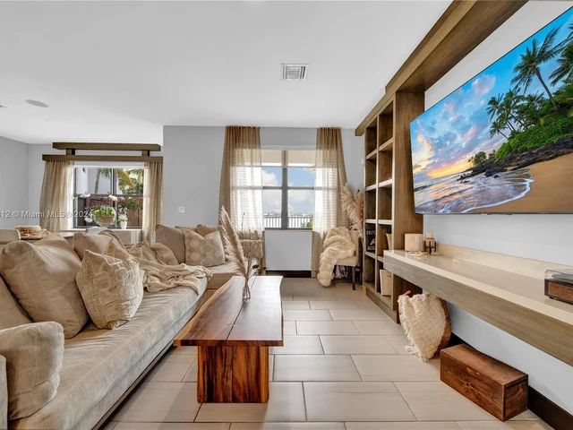 15785 NW 91st Ct # 15785, Miami Lakes FL 33018