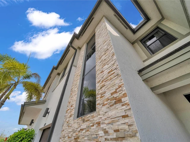 15785 NW 91st Ct # 15785, Miami Lakes FL 33018