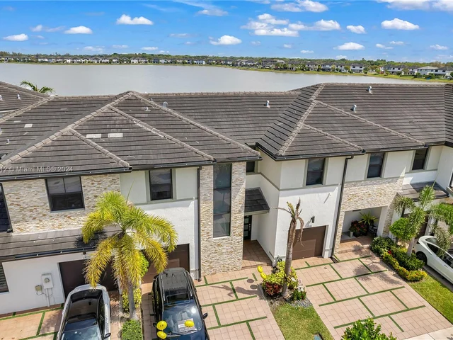 15785 NW 91st Ct # 15785, Miami Lakes FL 33018