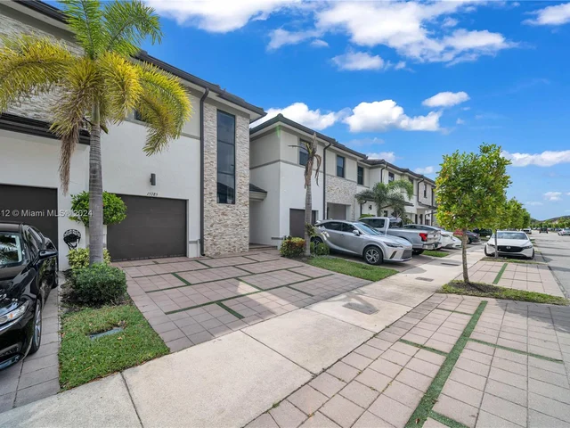 15785 NW 91st Ct # 15785, Miami Lakes FL 33018