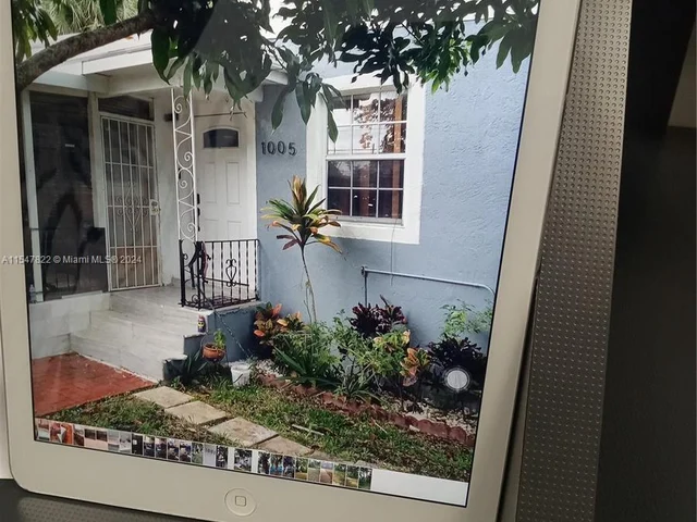 1005 NE 145th St, North Miami FL 33161