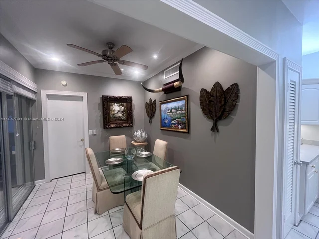 1061 Bimini Ln, Riviera Beach FL 33404