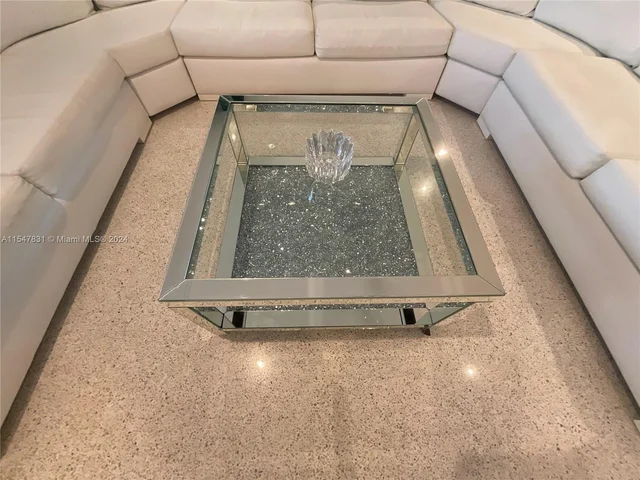 1061 Bimini Ln, Riviera Beach FL 33404