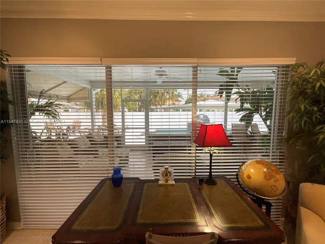 1061 Bimini Ln, Riviera Beach FL 33404